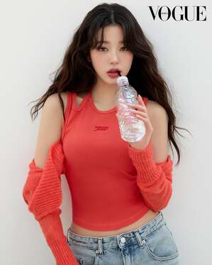 【フォト】IVEウォニョン、唯一無二の魅力…「Tommy Jeans」を身にまとい軽快な姿