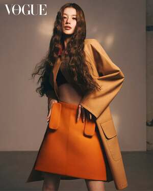 【フォト】TWICEサナ、「PRADA」を身にまとい幻想的なムード