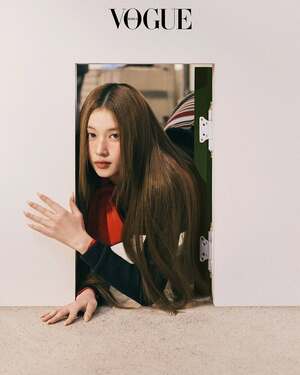 【フォト】TWICEサナ、「PRADA」を身にまとい幻想的なムード