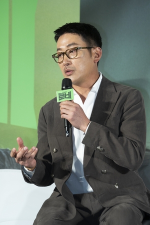 【フォト】映画『ロビー』監督・主演のハ・ジョンウ