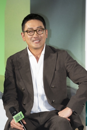 【フォト】映画『ロビー』監督・主演のハ・ジョンウ