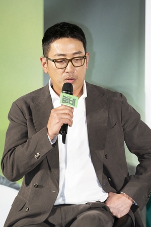 【フォト】映画『ロビー』監督・主演のハ・ジョンウ