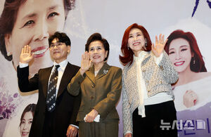 【フォト】「伝統歌謡トリビュート公演－脈を継ぐ」記者懇談会に出席したイ・ミジャ＆チョ・ハンジョ＆チュ・ヒョンミ