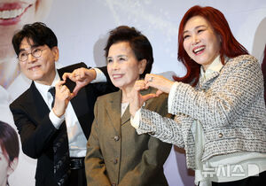 【フォト】「伝統歌謡トリビュート公演－脈を継ぐ」記者懇談会に出席したイ・ミジャ＆チョ・ハンジョ＆チュ・ヒョンミ