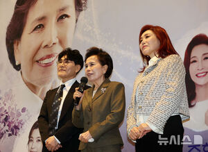 【フォト】「伝統歌謡トリビュート公演－脈を継ぐ」記者懇談会に出席したイ・ミジャ＆チョ・ハンジョ＆チュ・ヒョンミ
