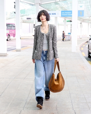 【フォト】ナナ「ISABEL MARANT」ショー出席のため出国…空港ファッションに注目