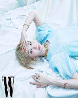 【フォト】LE SSERAFIMチェウォン、ラブリー＆幻想的な表情…まばゆいオーラ