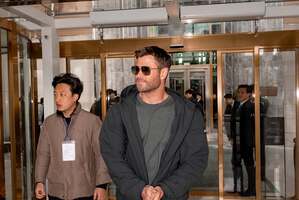 【フォト】軍服姿のクリス・ヘムズワース、見事な筋肉質ボディ…『リミットレス2』オフショット公開