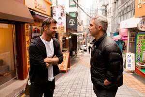 【フォト】軍服姿のクリス・ヘムズワース、見事な筋肉質ボディ…『リミットレス2』オフショット公開