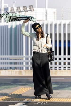 【フォト】チョン・ジヒョン、ノーメイク＆シックなスタイルでパリへ