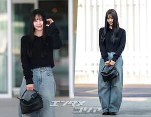 【フォト】パリに向かうコ・ミンシ、ストレートロングの髪にブルージーンズで清純な魅力発散