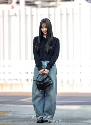 【フォト】パリに向かうコ・ミンシ、ストレートロングの髪にブルージーンズで清純な魅力発散
