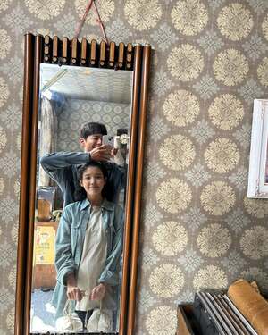 【フォト】『おつかれさま』主演IU＆パク・ボゴム、甘い雰囲気のオフショット大放出