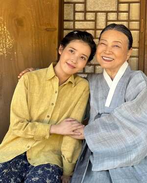 【フォト】『おつかれさま』主演IU＆パク・ボゴム、甘い雰囲気のオフショット大放出