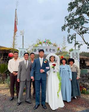 【フォト】『おつかれさま』主演IU＆パク・ボゴム、甘い雰囲気のオフショット大放出