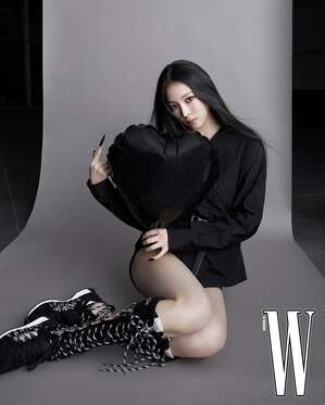 【フォト】MEOVV「W KOREA」カバー飾る…グループ＆ソロショットで強烈インパクト