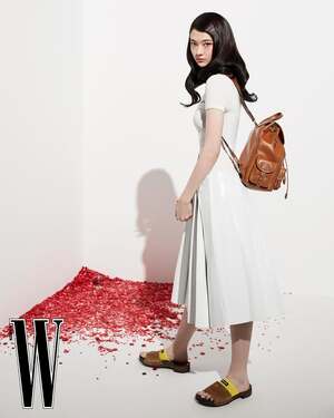 【フォト】MEOVV「W KOREA」カバー飾る…グループ＆ソロショットで強烈インパクト