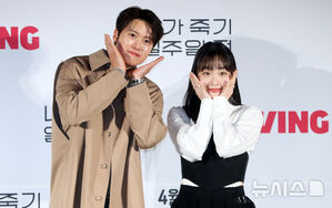 【フォト】『私が死ぬ一週間前』で息を合わせるコンミョン＆キム・ミンハ