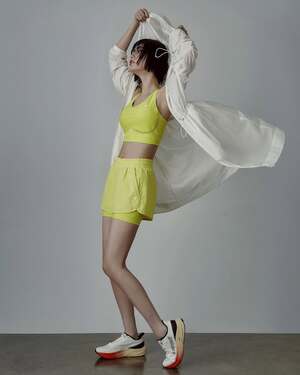 【フォト】ナナ、際立つ腹筋＆魅惑的なオーラ