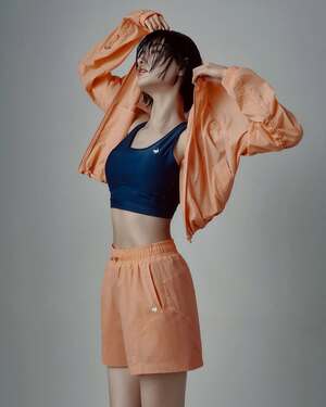 【フォト】ナナ、際立つ腹筋＆魅惑的なオーラ