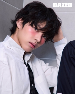 【フォト】パク・ユンホ、ピンクのチークで遊び心のあるムード