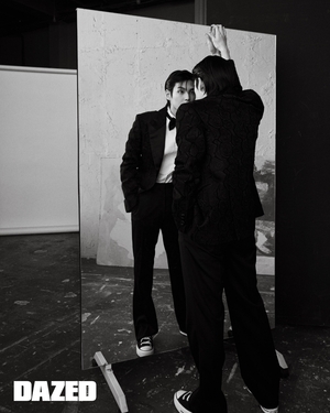 【フォト】パク・ユンホ、ピンクのチークで遊び心のあるムード