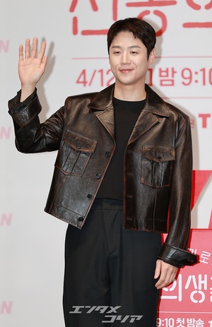 【フォト】産婦人科レジデント4年目のク班長を演じるチョン・ジュンウォン