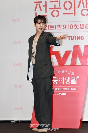 【フォト】カン・ユソク「アイドル出身のレジデントです」