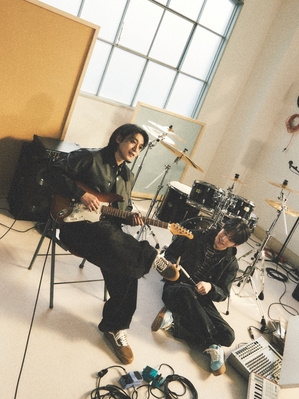 【フォト】DAY6、4人4色の「VANS」コーデで魅力アピール