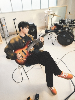 【フォト】DAY6、4人4色の「VANS」コーデで魅力アピール