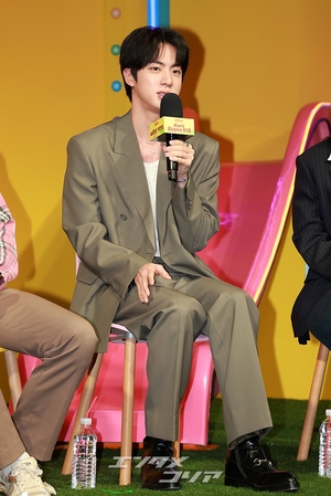 【フォト】防弾少年団JIN＆キアン84＆チ・イェウン「キアン荘に来てね」