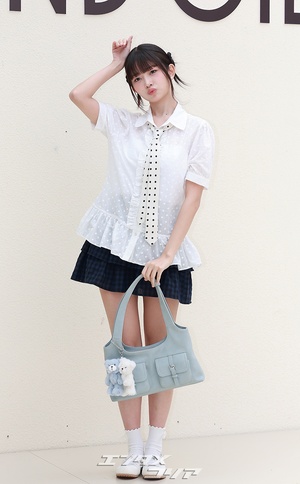 【フォト】IVEレイ、キュートなポーズで男心を刺激