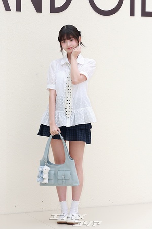 【フォト】IVEレイ、キュートなポーズで男心を刺激