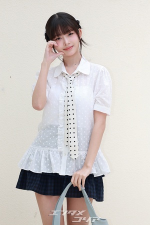 【フォト】IVEレイ、キュートなポーズで男心を刺激