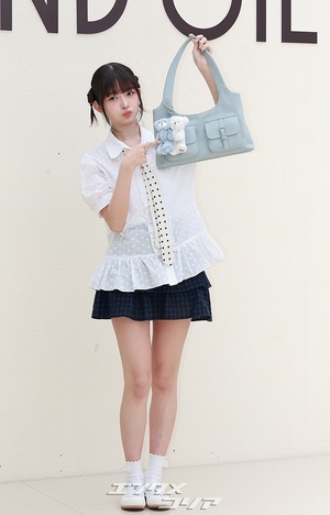 【フォト】IVEレイ、キュートなポーズで男心を刺激