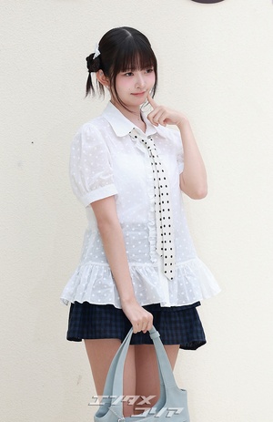 【フォト】IVEレイ、キュートなポーズで男心を刺激