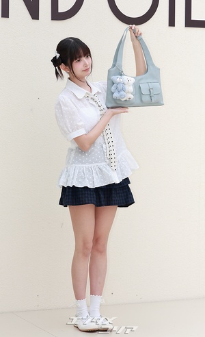 【フォト】IVEレイ、キュートなポーズで男心を刺激