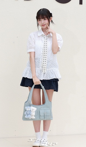 【フォト】IVEレイ、キュートなポーズで男心を刺激