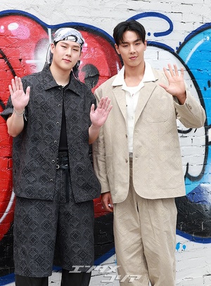 【フォト】MONSTA Xジュホン＆ショヌ、ストリートファッションとダンディなスーツで相反する魅力