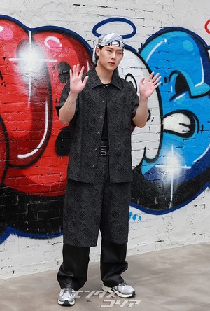 【フォト】MONSTA Xジュホン＆ショヌ、ストリートファッションとダンディなスーツで相反する魅力