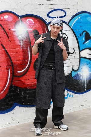 【フォト】MONSTA Xジュホン＆ショヌ、ストリートファッションとダンディなスーツで相反する魅力