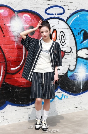 【フォト】ITZYリア、NBAのイベントでクールに王冠ポーズ