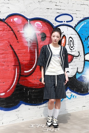 【フォト】ITZYリア、NBAのイベントでクールに王冠ポーズ