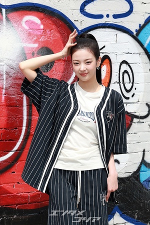 【フォト】ITZYリア、NBAのイベントでクールに王冠ポーズ