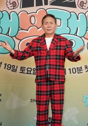 【フォト】「チャンポンの達人」イ・ボンウォン　華やかファッション