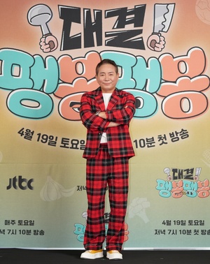 【フォト】「チャンポンの達人」イ・ボンウォン　華やかファッション