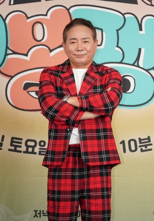 【フォト】「チャンポンの達人」イ・ボンウォン　華やかファッション