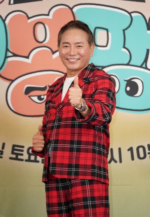 【フォト】「チャンポンの達人」イ・ボンウォン　華やかファッション