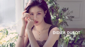 【フォト】DIDIER DUBOTの新キャンペーンで別格の美しさを披露するコ・ユンジョン