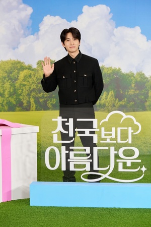 【フォト】『君は天国でも美しい』で牧師役演じるリュ・ドクファン